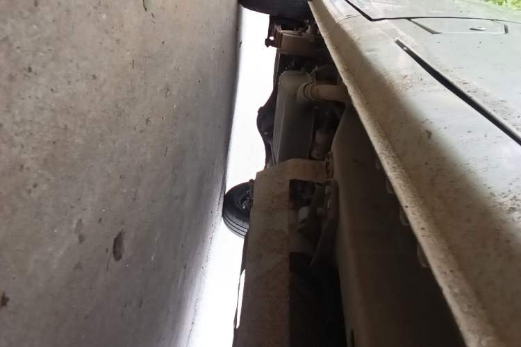 Used Wuling Zhiguang 2015 1.2L Practical LS-I Model Chassis Front Right