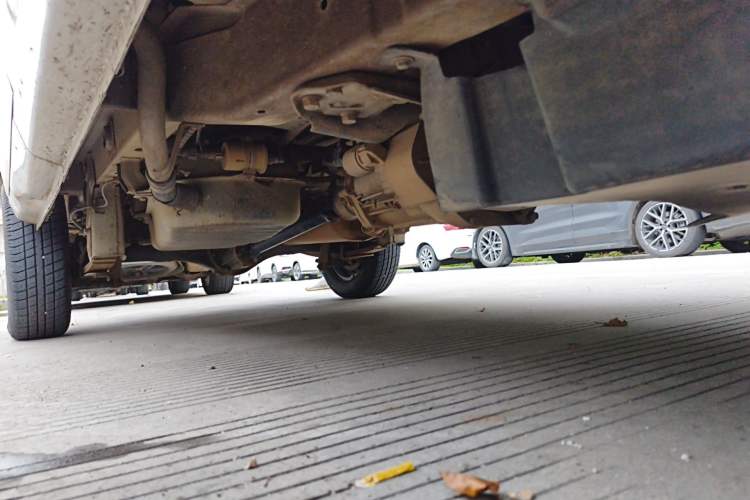 Used Wuling Zhiguang 2015 1.2L Practical LS-I Model Chassis Front Right
