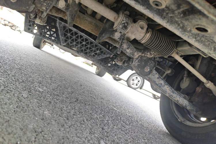 Used Wuling Zhiguang 2015 1.2L Practical LS-I Model Chassis Front