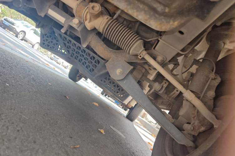 Used Wuling Zhiguang 2015 1.2L Practical LS-I Model Chassis Front