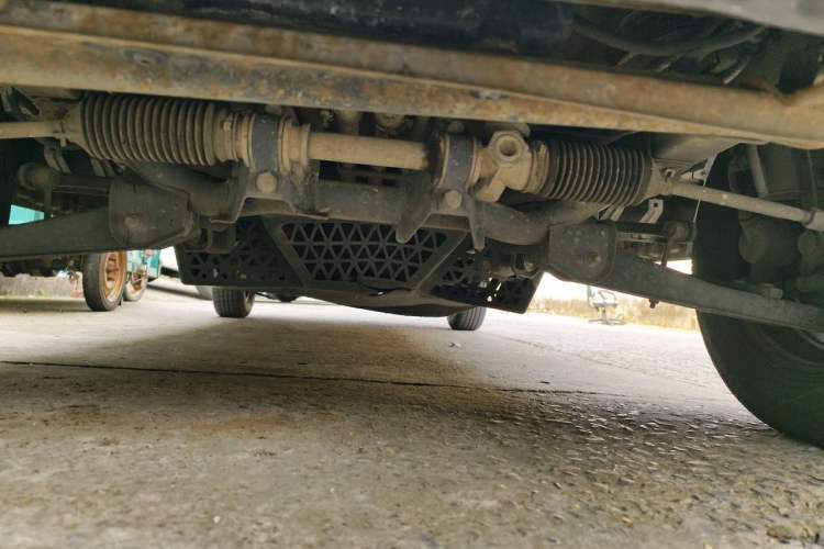 Used Wuling Zhiguang 2015 1.2L Practical LS-I Model Chassis Front