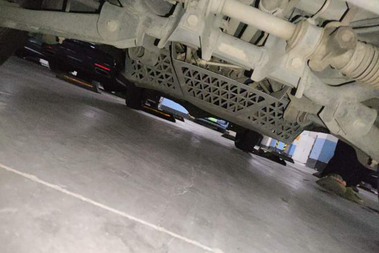 Used Wuling Zhiguang 2015 1.2L Practical LS-I Model Chassis Front