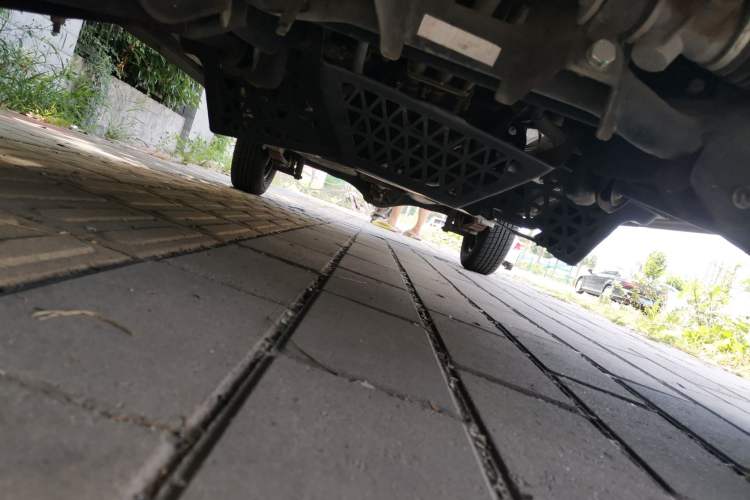 Used Wuling Zhiguang 2015 1.2L Practical LS-I Model Chassis Front