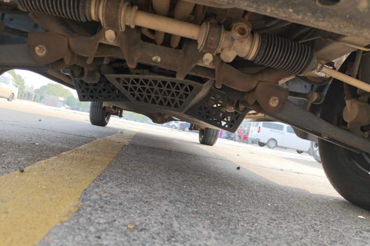 Used Wuling Zhiguang 2015 1.2L Practical LS-I Model Chassis Front