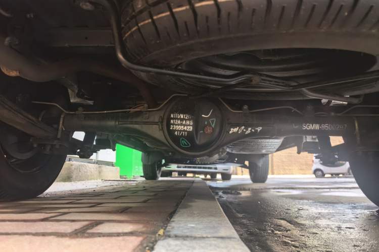 Used Wuling Zhiguang 2015 1.2L Practical LS-I Model Chassis Rear