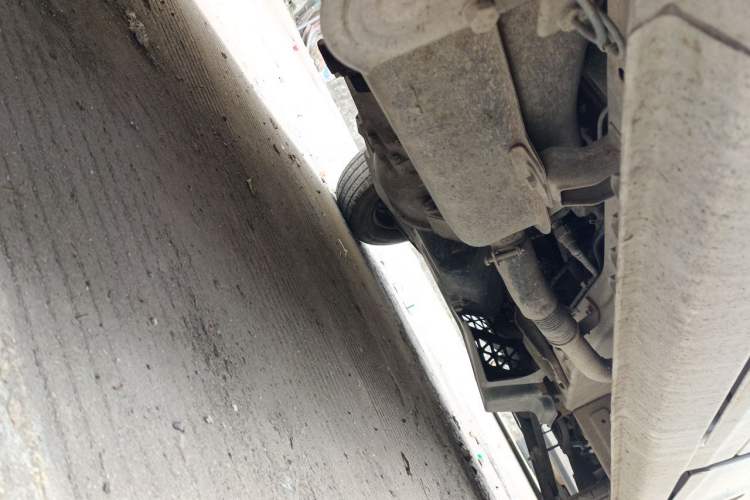 Used Wuling Zhiguang 2015 1.2L Practical LS-I Model Chassis Rear Right