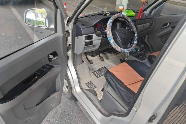 Used Wuling Zhiguang 2015 1.2L S Standard Model LSI Driver Seat