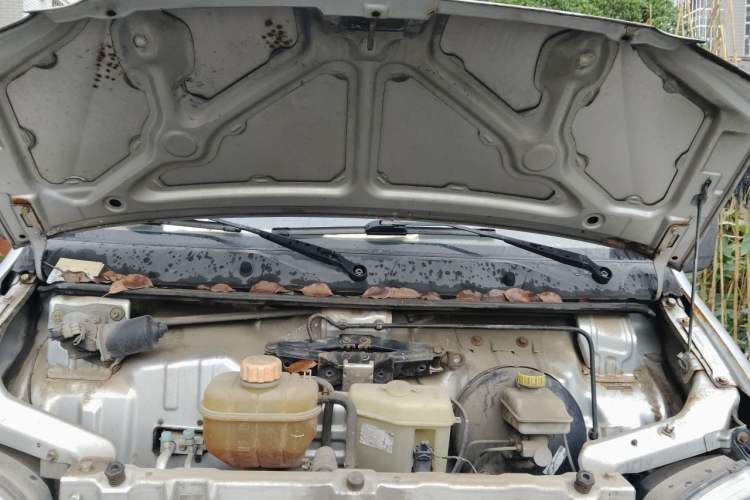 Used Wuling Zhiguang 2015 1.2L Practical LS-I Model Engine Bay