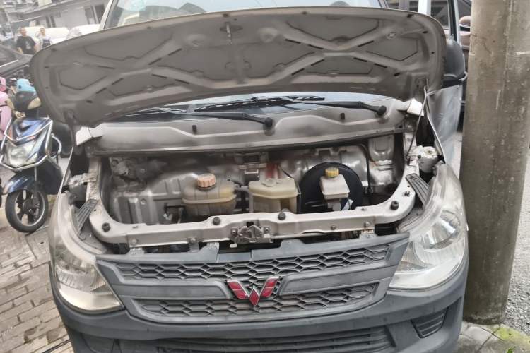 Used Wuling Zhiguang 2015 1.2L S Practical Model LSI Engine Bay