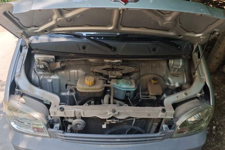 Used Wuling Zhiguang 2015 1.2L Practical LS-I Model Engine Bay