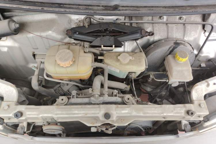 Used Wuling Zhiguang 2015 1.2L Standard Model LSI Engine Bay