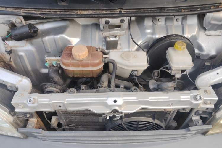 Used Wuling Zhiguang 2015 1.2L Practical LS-I Model Engine Bay