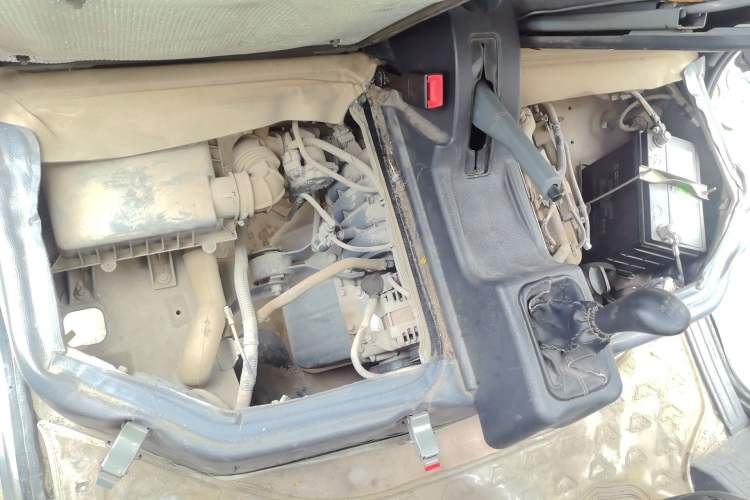 Used Wuling Zhiguang 2015 1.2L Practical LS-I Model Engine Bay