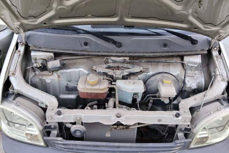 Used Wuling Zhiguang 2015 1.2L Practical LS-I Model Engine Bay