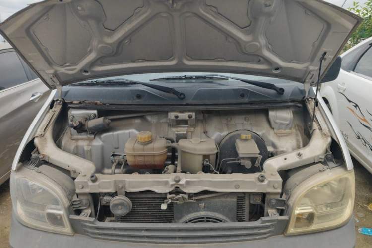 Used Wuling Zhiguang 2015 1.2L Practical LS-I Model Engine Bay