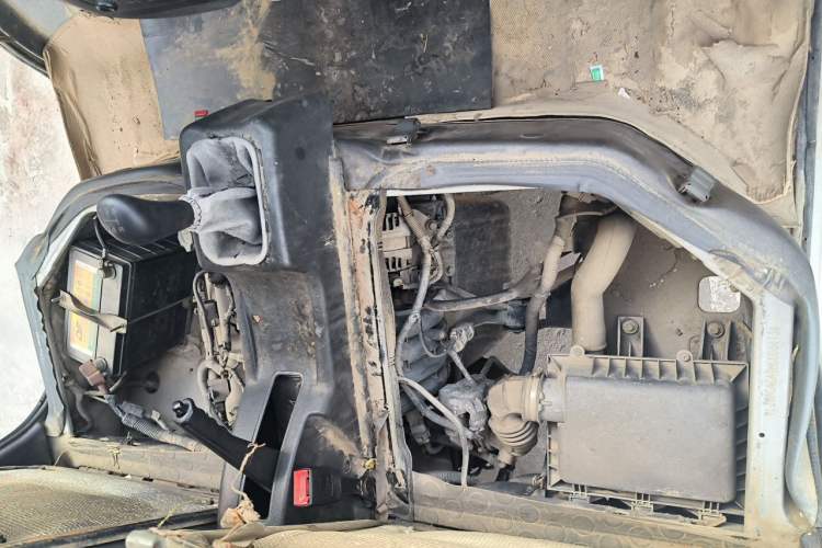 Used Wuling Zhiguang 2015 1.2L Practical LS-I Model Engine Bay
