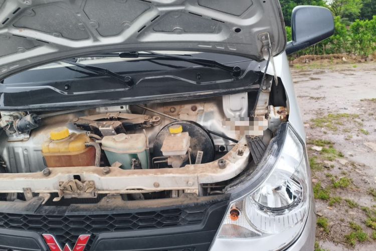 Used Wuling Zhiguang 2015 1.2L S Practical Model LSI Engine Bay Left