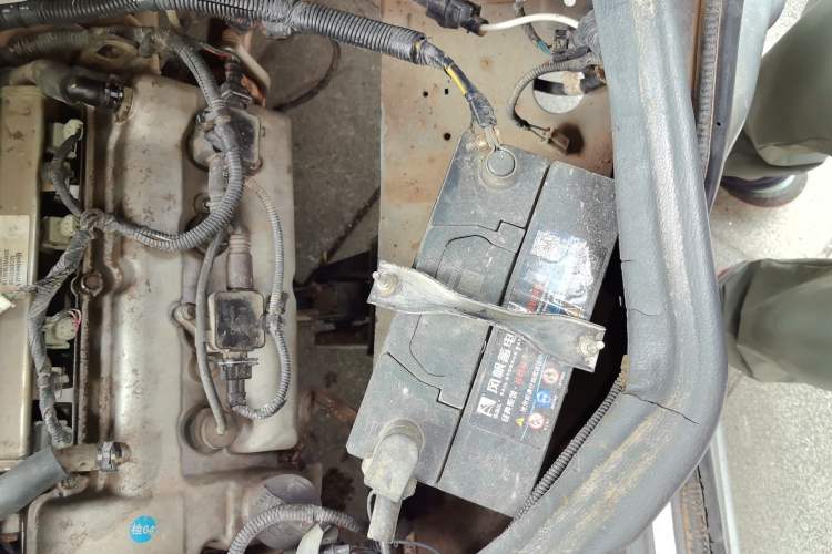 Used Wuling Zhiguang 2015 1.2L Practical LS-I Model Engine Bay Left