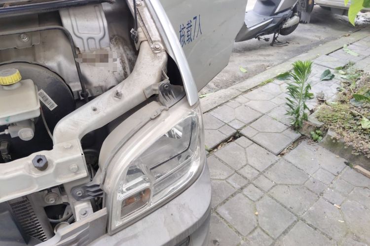 Used Wuling Zhiguang 2015 1.2L Practical LS-I Model Engine Bay Left