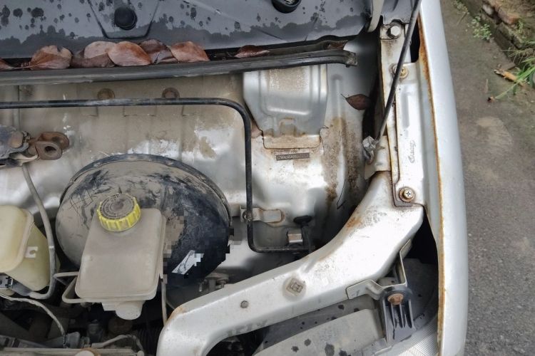 Used Wuling Zhiguang 2015 1.2L Practical LS-I Model Engine Bay Left