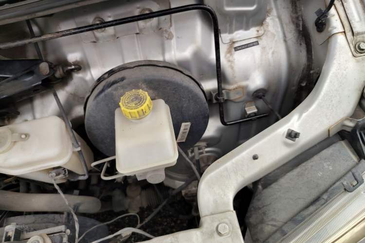 Used Wuling Zhiguang 2015 1.2L Practical LS-I Model Engine Bay Left