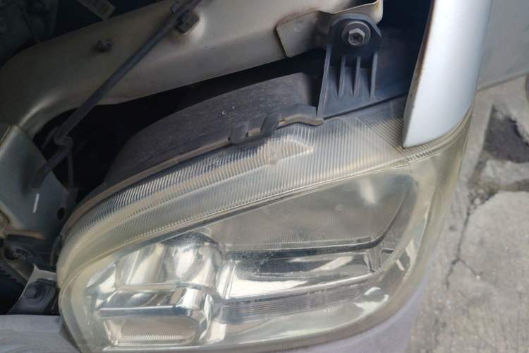 Used Wuling Zhiguang 2015 1.2L Practical LS-I Model Engine Bay Left