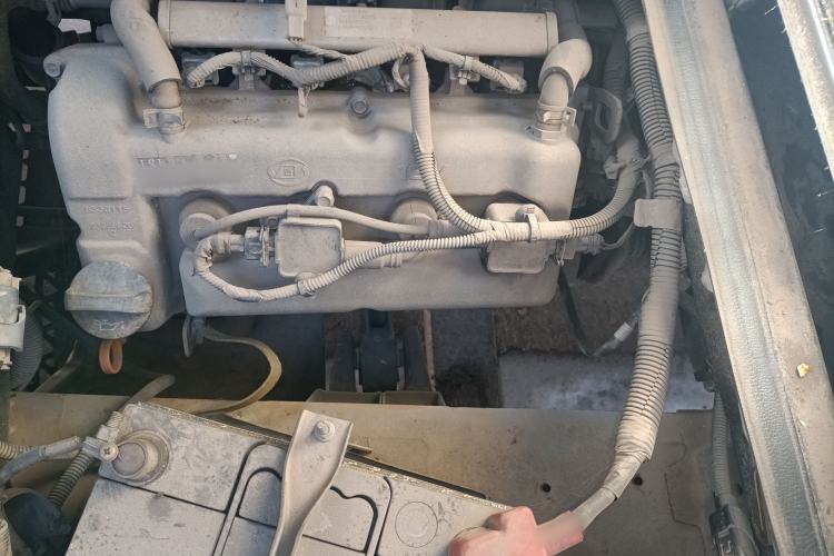 Used Wuling Zhiguang 2015 1.2L Practical LS-I Model Engine Bay Left