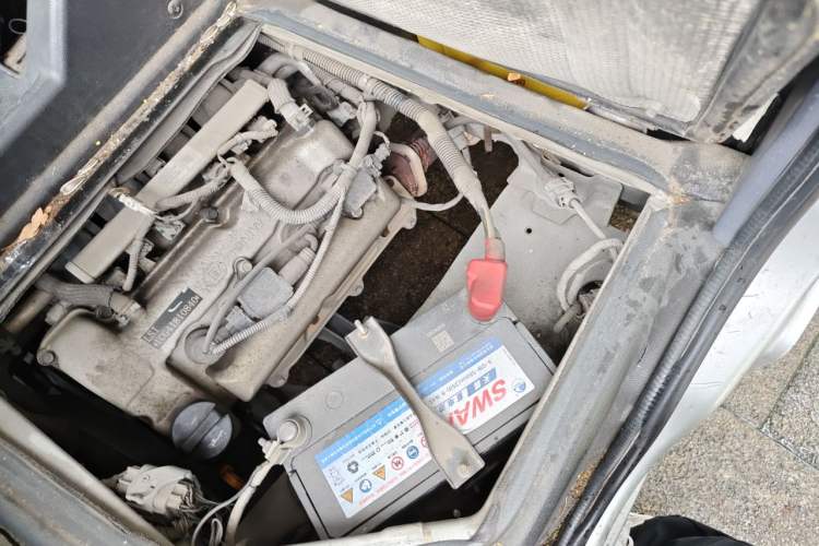 Used Wuling Zhiguang 2015 1.2L Practical LS-I Model Engine Bay Left