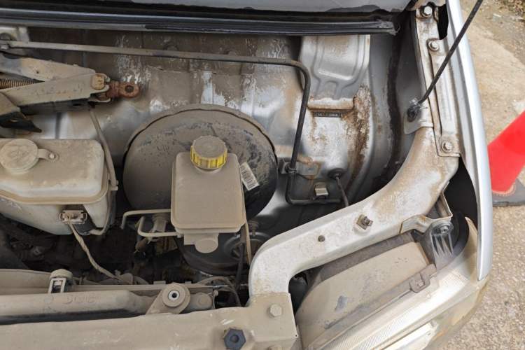 Used Wuling Zhiguang 2015 1.2L Practical LS-I Model Engine Bay Left