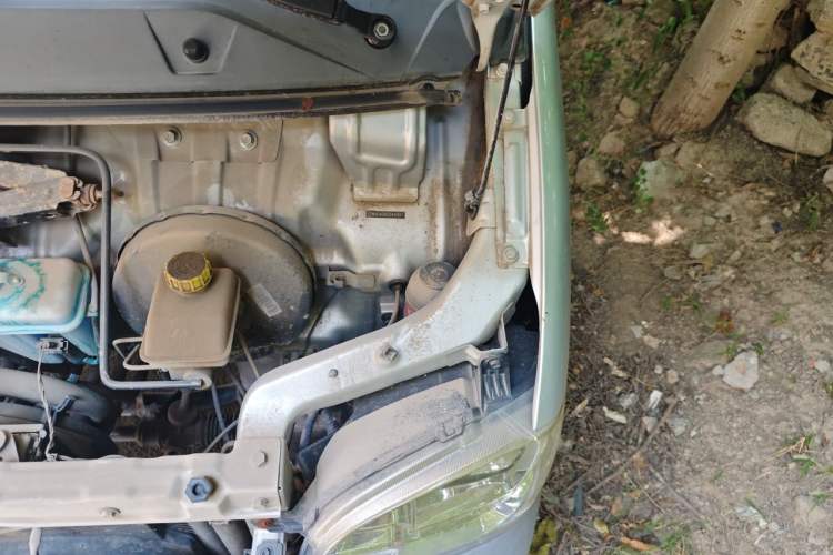 Used Wuling Zhiguang 2015 1.2L Practical LS-I Model Engine Bay Left
