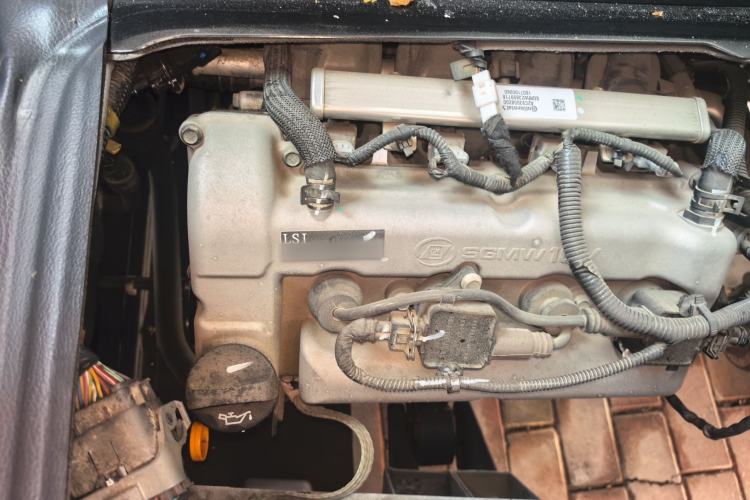 Used Wuling Zhiguang 2015 1.2L Practical LS-I Model Engine Bay Left