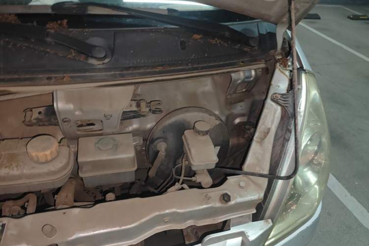 Used Wuling Zhiguang 2015 1.2L Practical LS-I Model Engine Bay Left