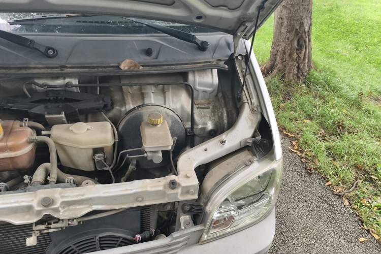 Used Wuling Zhiguang 2015 1.2L Practical LS-I Model Engine Bay Left