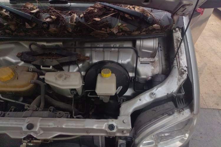 Used Wuling Zhiguang 2015 1.2L Practical LS-I Model Engine Bay Left