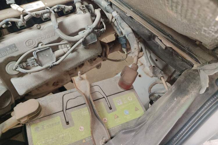 Used Wuling Zhiguang 2015 1.2L Practical LS-I Model Engine Bay Left