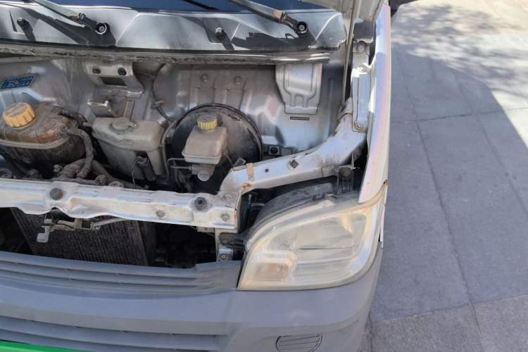 Used Wuling Zhiguang 2015 1.2L Practical LS-I Model Engine Bay Left