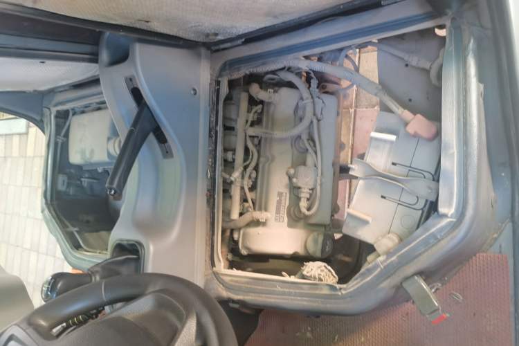 Used Wuling Zhiguang 2015 1.2L S Standard Model LSI Engine Bay Left
