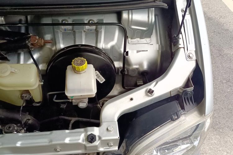 Used Wuling Zhiguang 2015 1.2L Practical LS-I Model Engine Bay Left