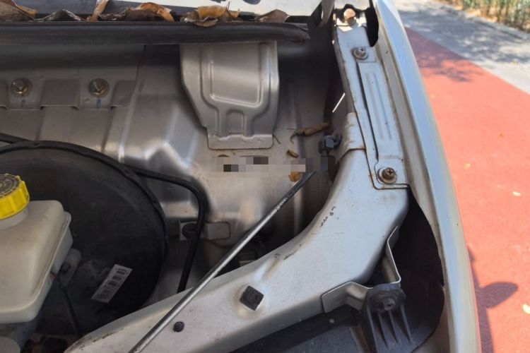 Used Wuling Zhiguang 2015 1.2L Practical LS-I Model Engine Bay Left
