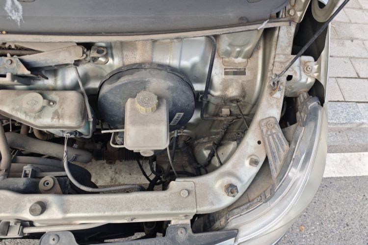 Used Wuling Zhiguang 2015 1.2L S Practical Model LSI Engine Bay Left