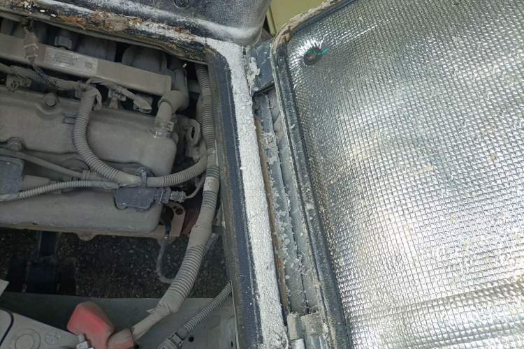 Used Wuling Zhiguang 2015 1.2L Practical LS-I Model Engine Bay Left