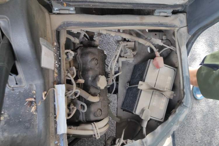Used Wuling Zhiguang 2015 1.2L Practical LS-I Model Engine Bay Left