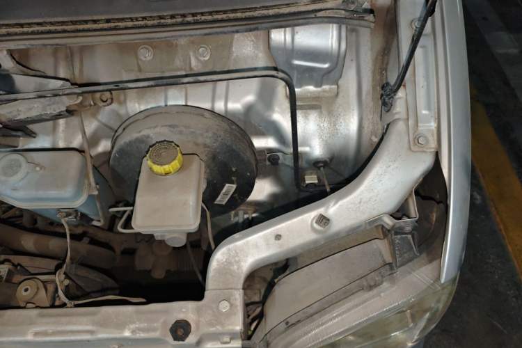 Used Wuling Zhiguang 2015 1.2L Practical LS-I Model Engine Bay Left