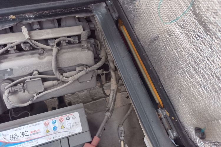 Used Wuling Zhiguang 2015 1.2L Practical LS-I Model Engine Bay Left