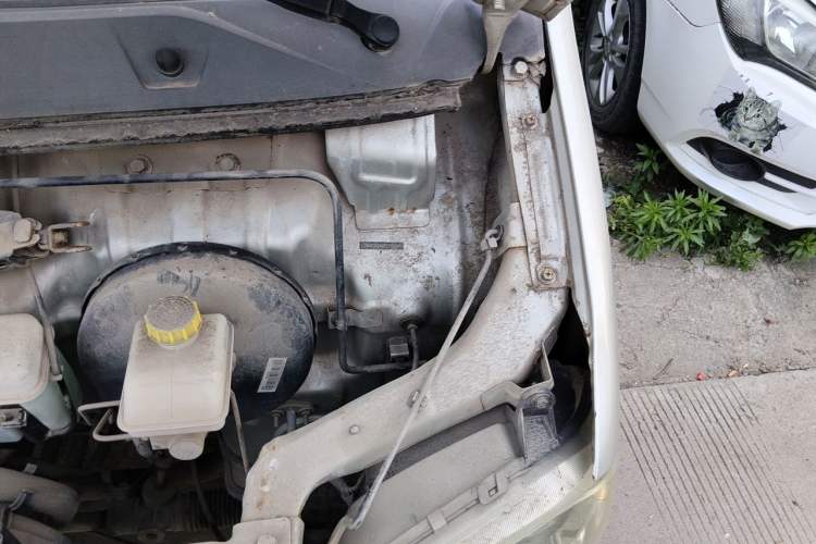 Used Wuling Zhiguang 2015 1.2L Practical LS-I Model Engine Bay Left