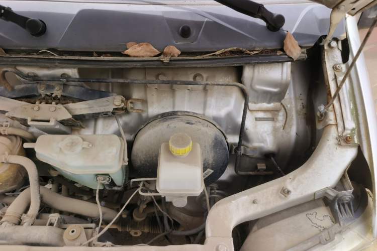 Used Wuling Zhiguang 2015 1.2L Practical LS-I Model Engine Bay Left