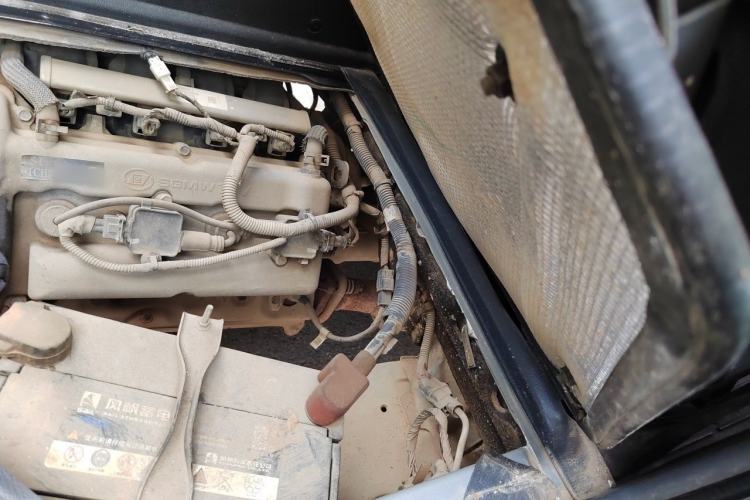 Used Wuling Zhiguang 2015 1.2L Practical LS-I Model Engine Bay Left
