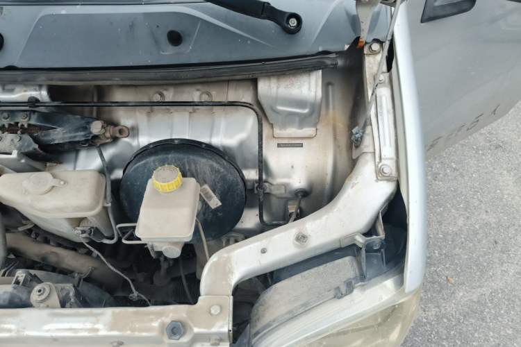 Used Wuling Zhiguang 2015 1.2L Practical LS-I Model Engine Bay Left