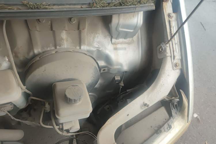 Used Wuling Zhiguang 2015 1.2L Practical LS-I Model Engine Bay Left