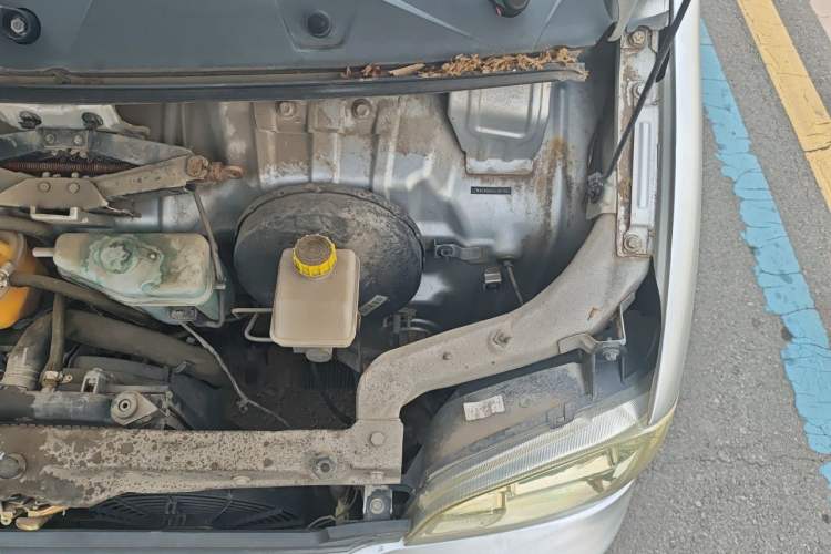 Used Wuling Zhiguang 2015 1.2L Standard Model LSI Engine Bay Left